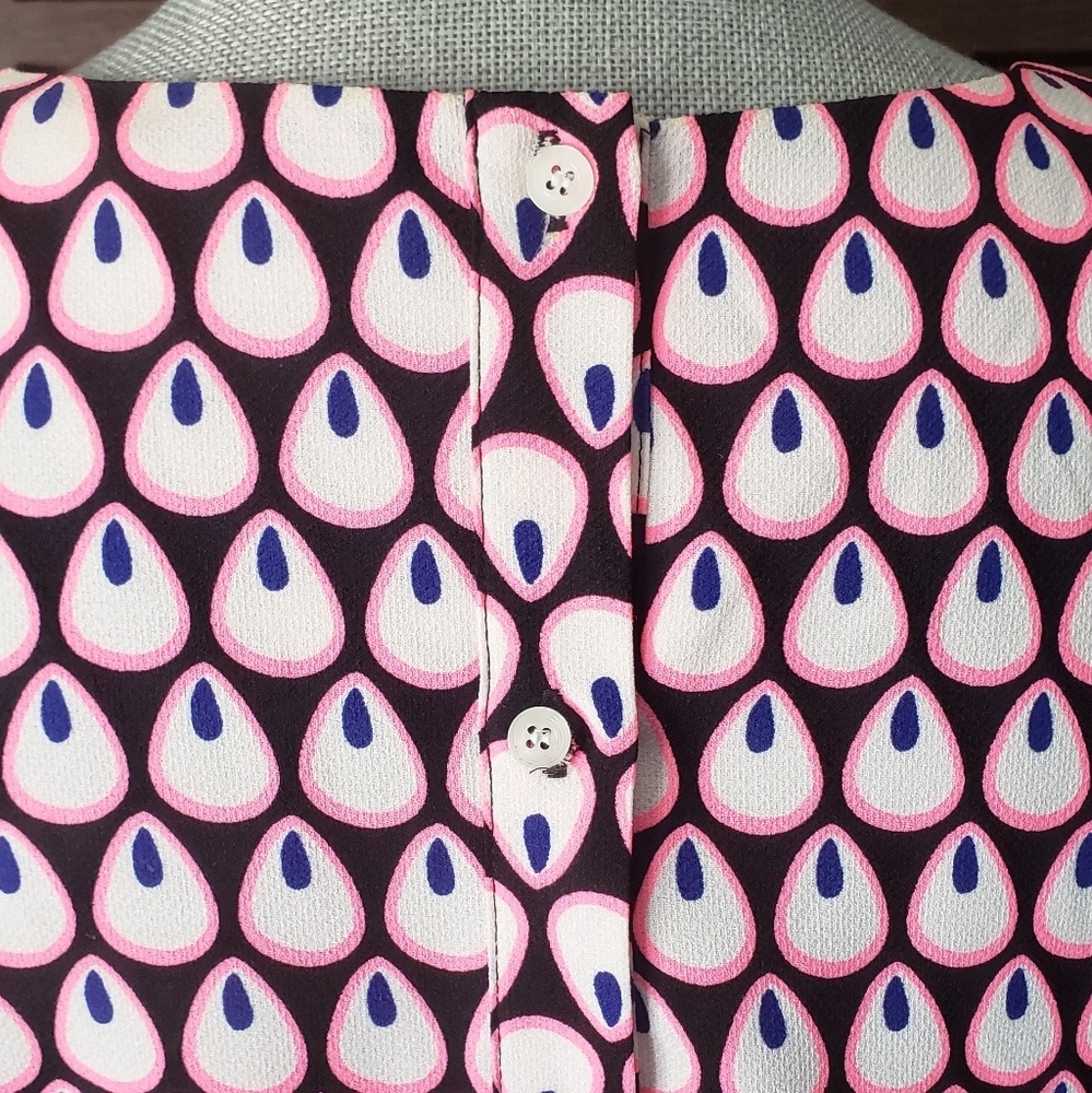 Abstract Mod Print Workshop Sleeveless Back Button top - Picture 2 of 3